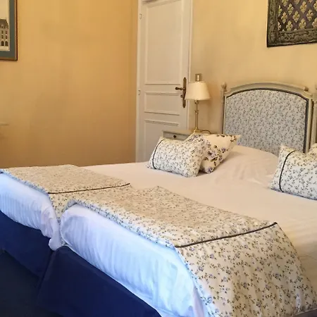 Chateau Edward 1er ホテル モンパジエ