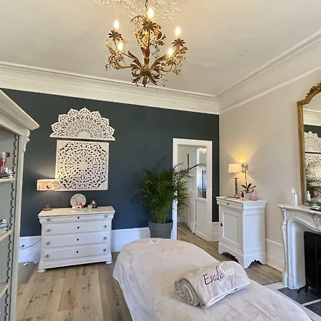 Chateau Edward 1er 4* モンパジエ