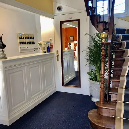 Chateau Edward 1er ホテル モンパジエ