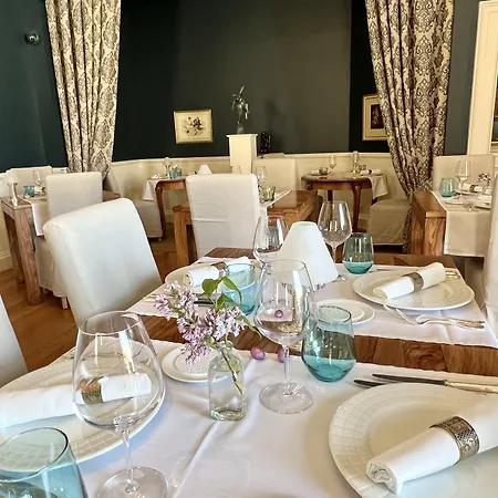 ホテル Chateau Edward 1er 4*