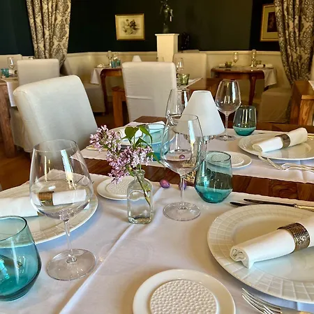 Chateau Edward 1er ホテル 4*